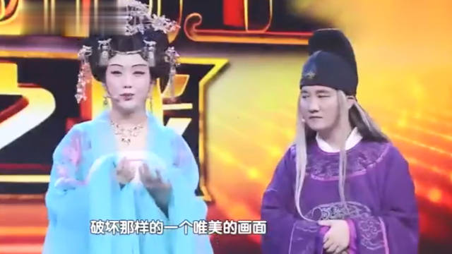 李玉刚演完小品感慨万千，称演节目牺牲很大，还在衣服后面开洞